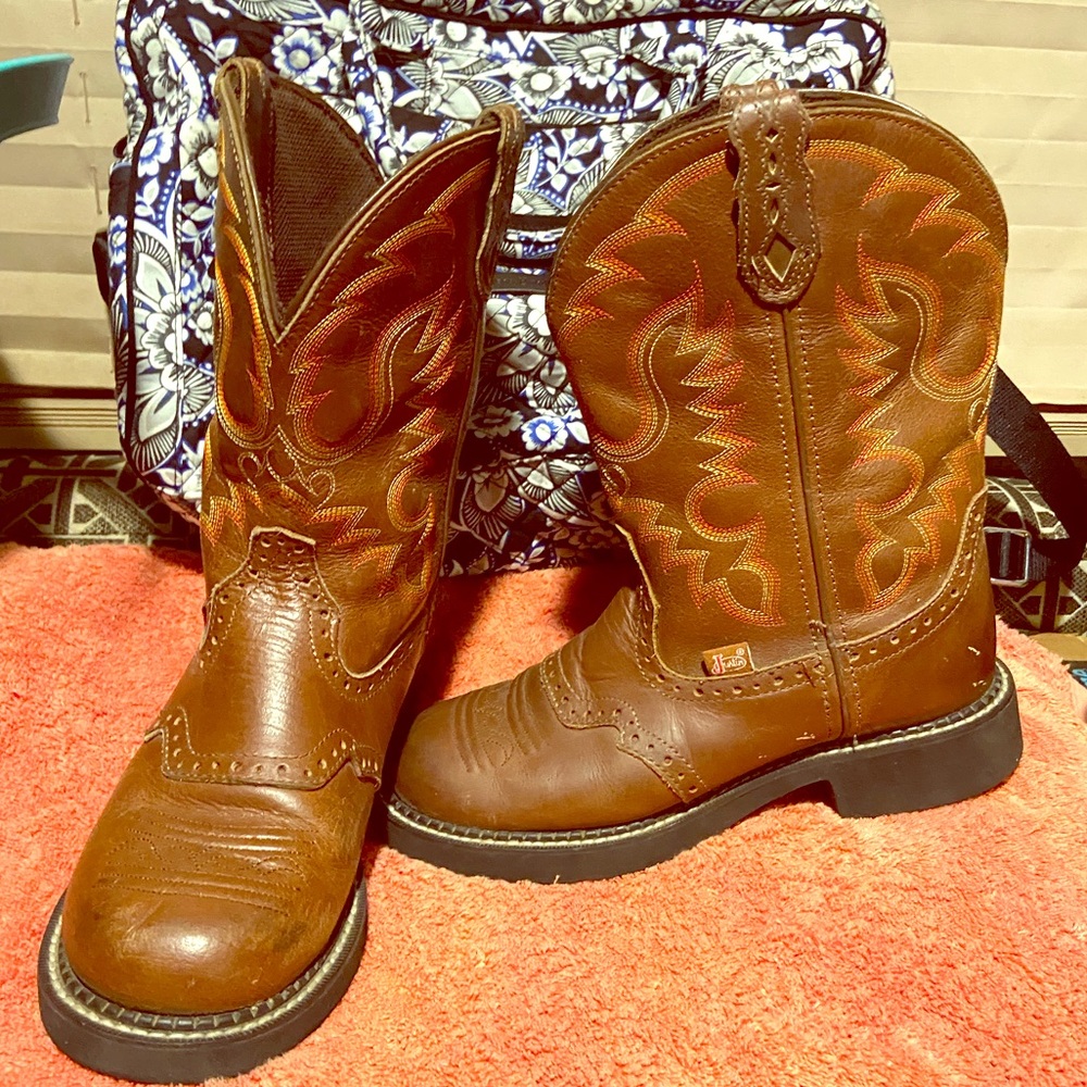 Like new Woman’s Justin Boots 8.5